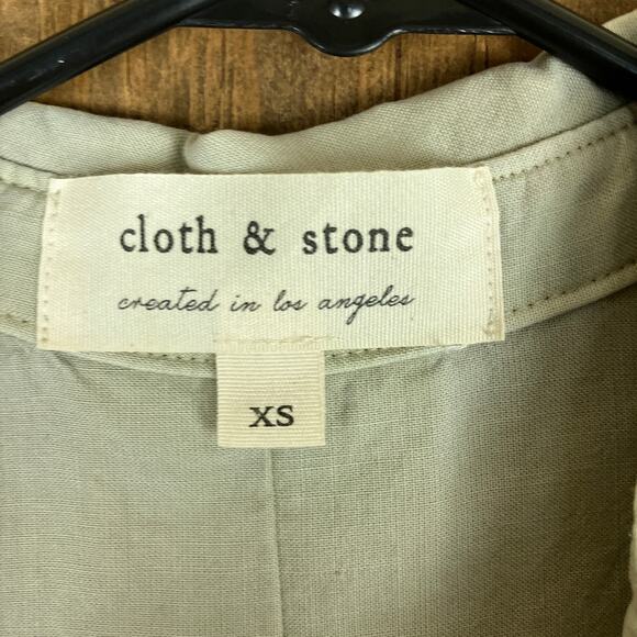 Anthropologie Cloth & Stone Womens Shirt Green Sleeveless Button Down VNeck XS - Picture 6 of 13